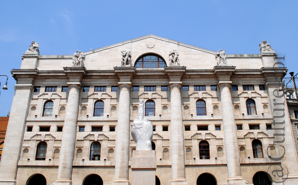 Il Dito di Cattelan in Piazza Affari @Milano_www.culturefor.com