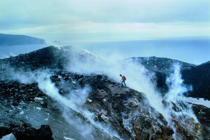 8.Vulcano Krakatoa, Indonesia. Dicembre gennaio 1968 © Walter Bonatti/Contrasto