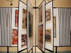 ESPOSITORE-MANIFESTI