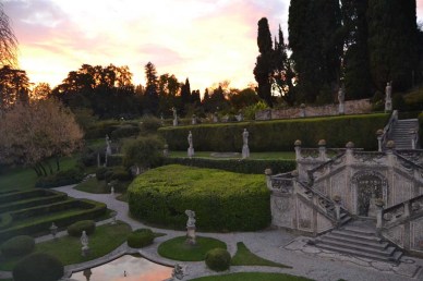 19_VillaSommiPicenardi_Giardino-Italiana_villatramonto