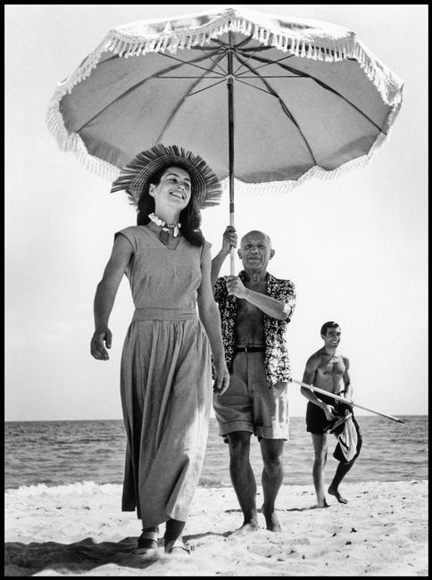 Pablo Picasso e Françoise Gilot, Golfe-Juan, Francia, agosto 1948 © Robert Capa © International Center of Photography / Magnum Photos